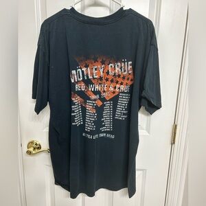 Official Motley Crue 2005 concert shirt.